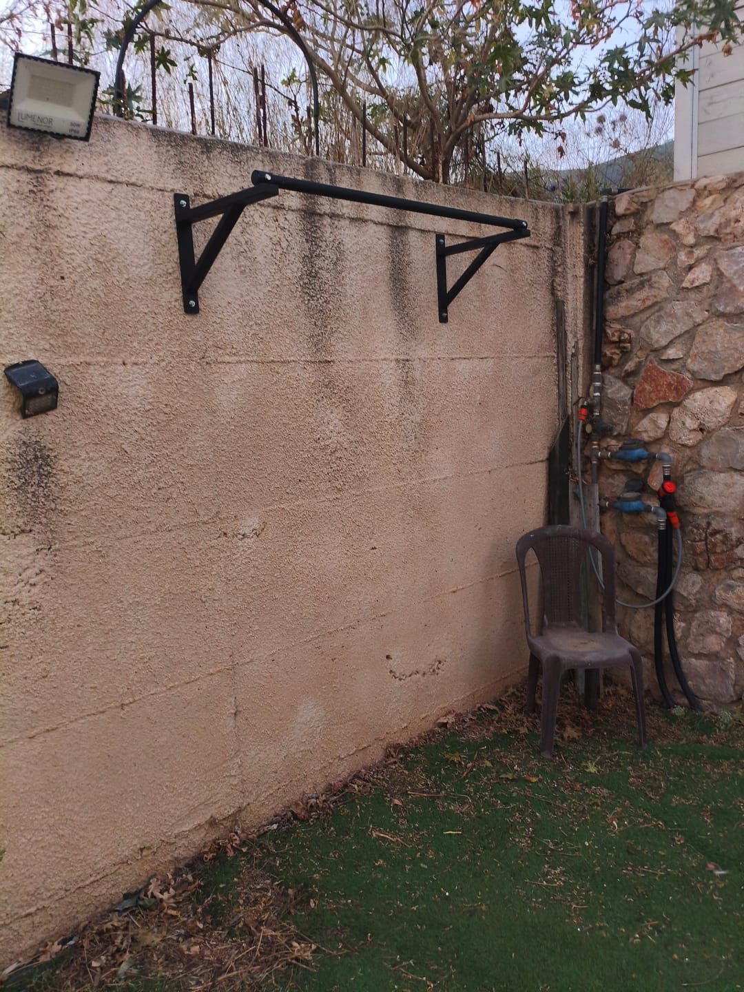 Customer photo review of מתקן מתח / בר לקיר 1.20x0.40 מ'