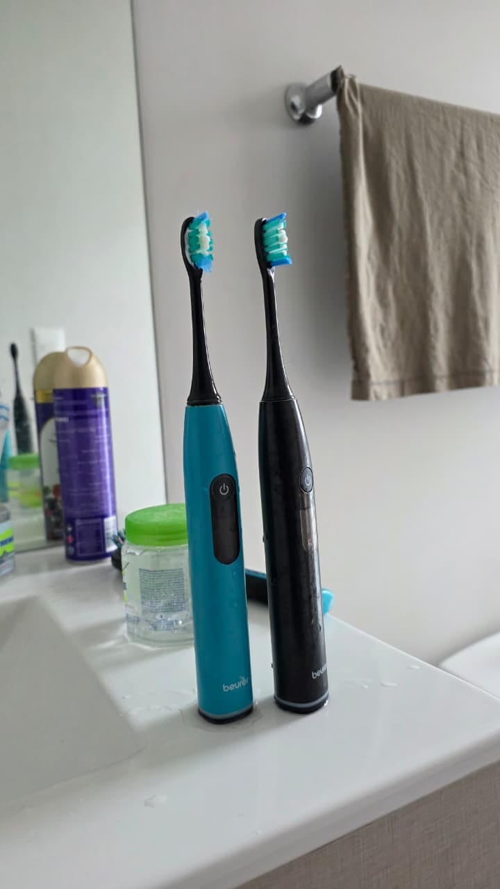 Customer photo review of Cepillo Dental Eléctrico Recargable | Sónico | Con 5 Programas de Limpieza y 2 Cabezales | Beurer