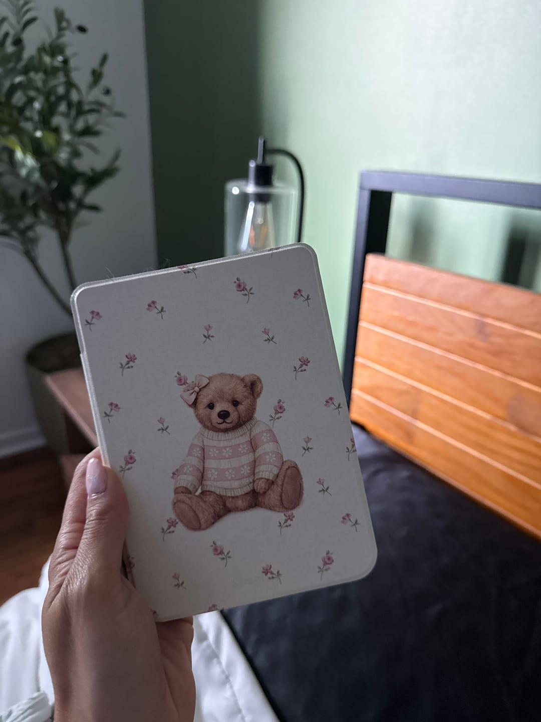Customer photo review of Juliette E-Reader Case