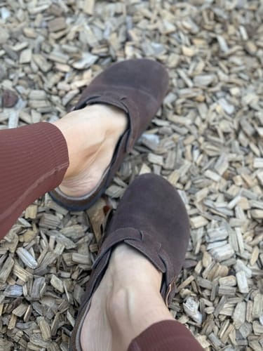 Customer photo review of Unisex Arizona Narrow Smooth Sandals