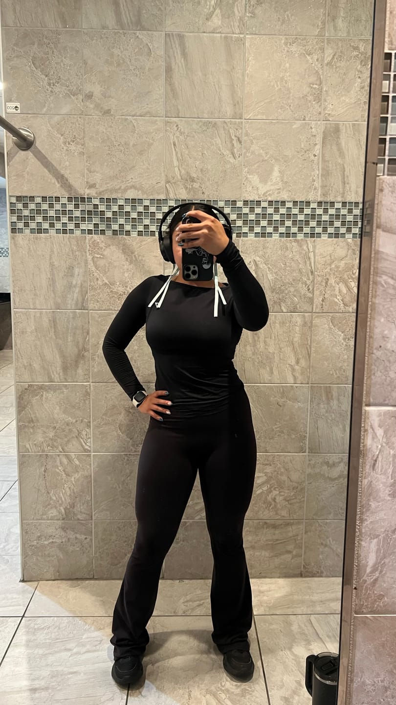 Customer photo review of W2229 Buttersoft Scrunch Band Flare Leggings (reg)