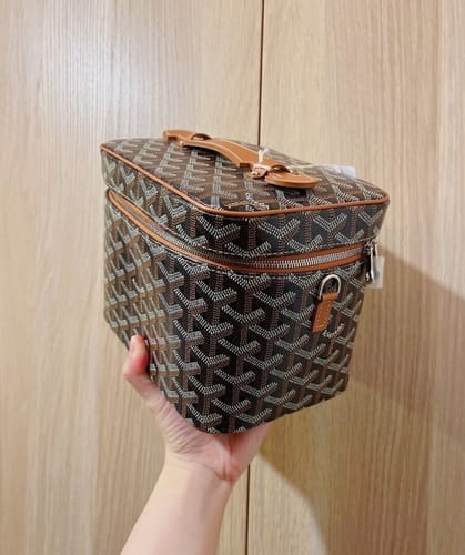Customer photo review of Elegant Vanity Crossbody