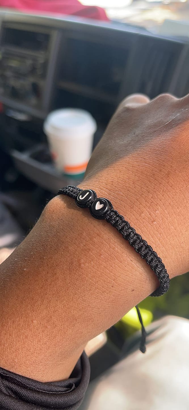 Customer photo review of Verstellbares Armband mit Initiale & Herz