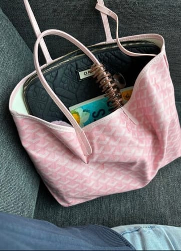 Customer photo review of Vivara Signature Carryall