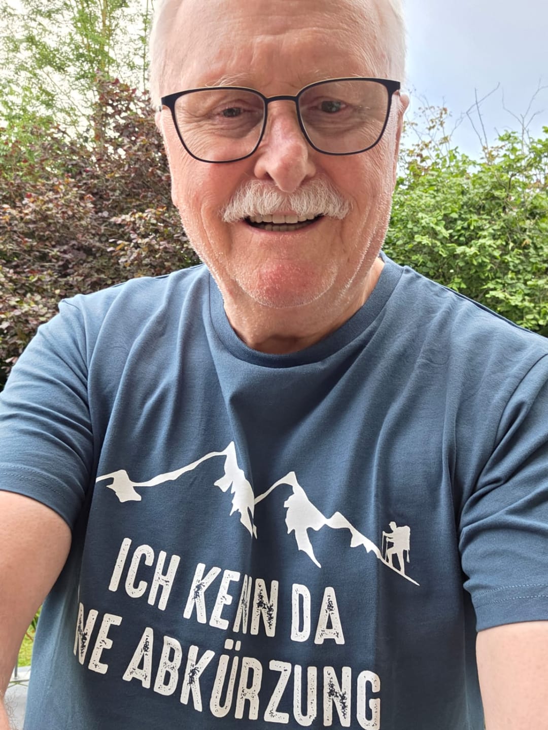 Customer photo review of Ich kenn da 'ne Abkürzung - Unisex Premium Organic Shirt