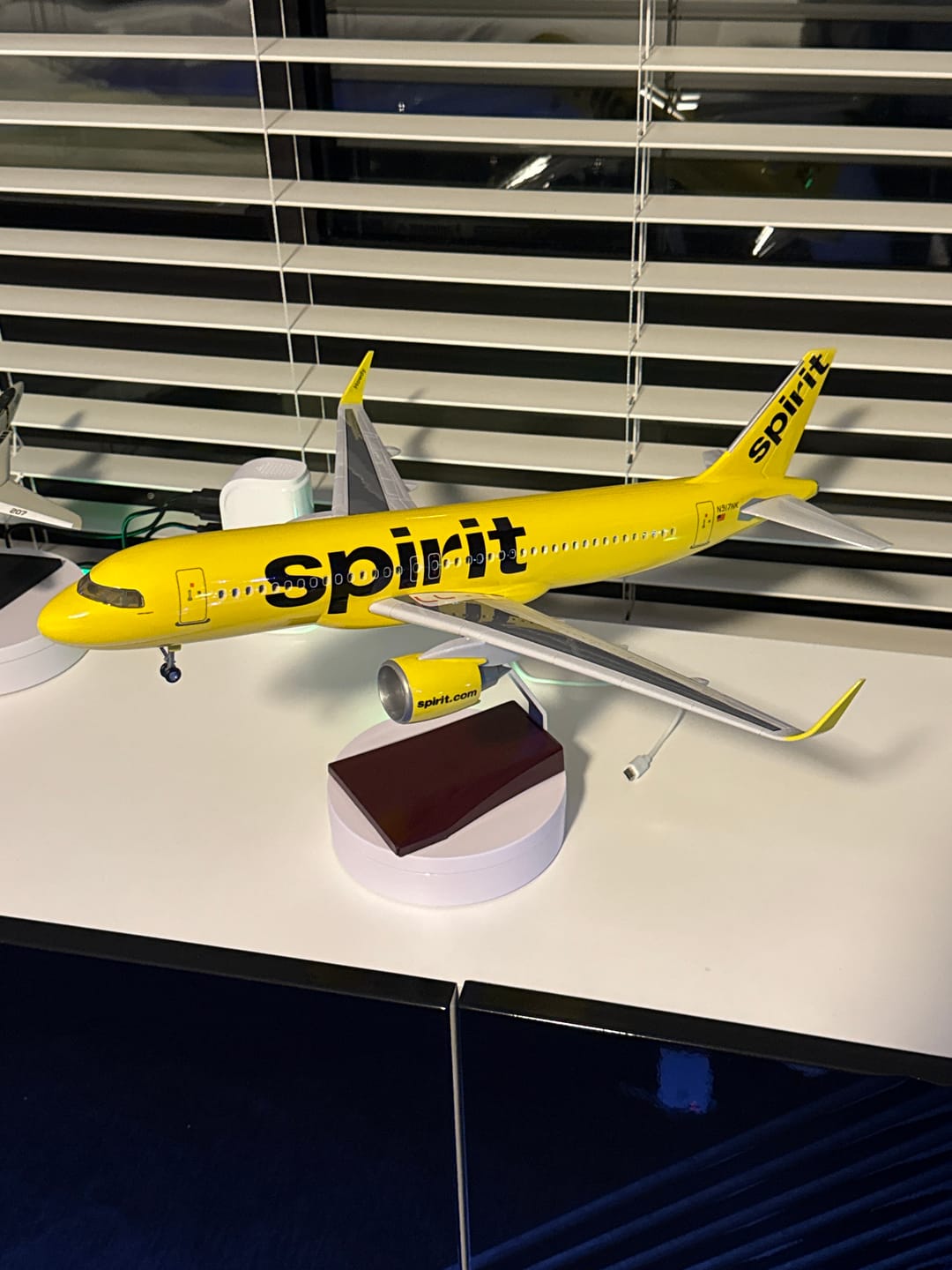 Customer photo review of Spirit Airlines Airbus A320 "Yellow Taxi" 1:80 – 47 cm / 18.5 in – Limited Collector's Edition