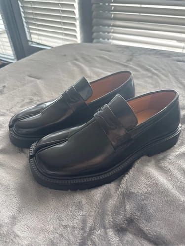 Customer photo review of Tabi loafers