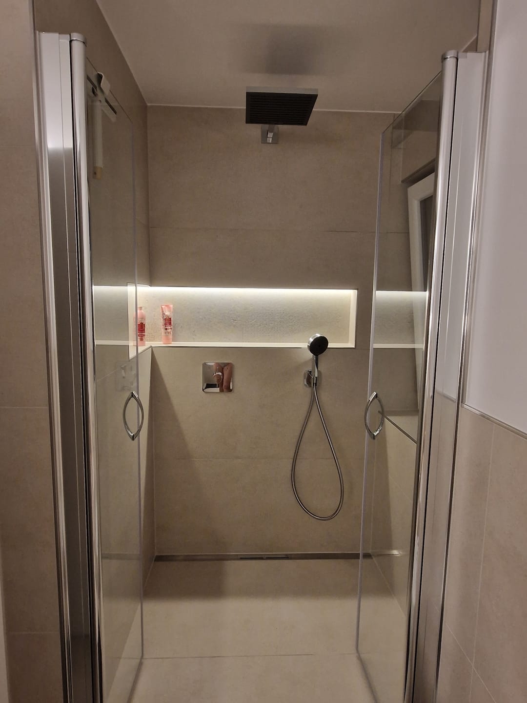 Customer photo review of Duschtür Nische mit Pendeltür, Duschkabine Nischentür Dusche - Klarglas