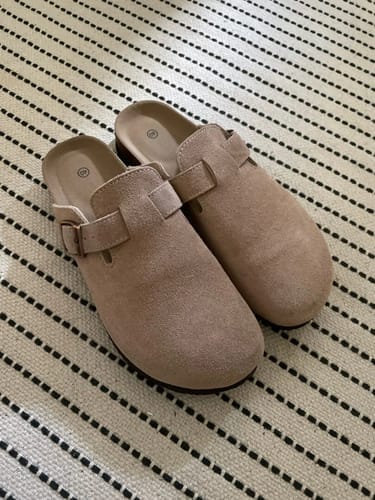 Customer photo review of Unisex Arizona Narrow Smooth Sandals