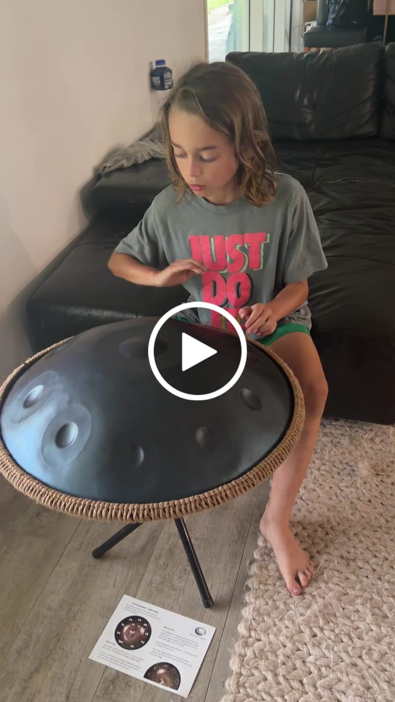 Customer video review of Riza Handpan 10-Note D Kurd Beginner Blue 55cm