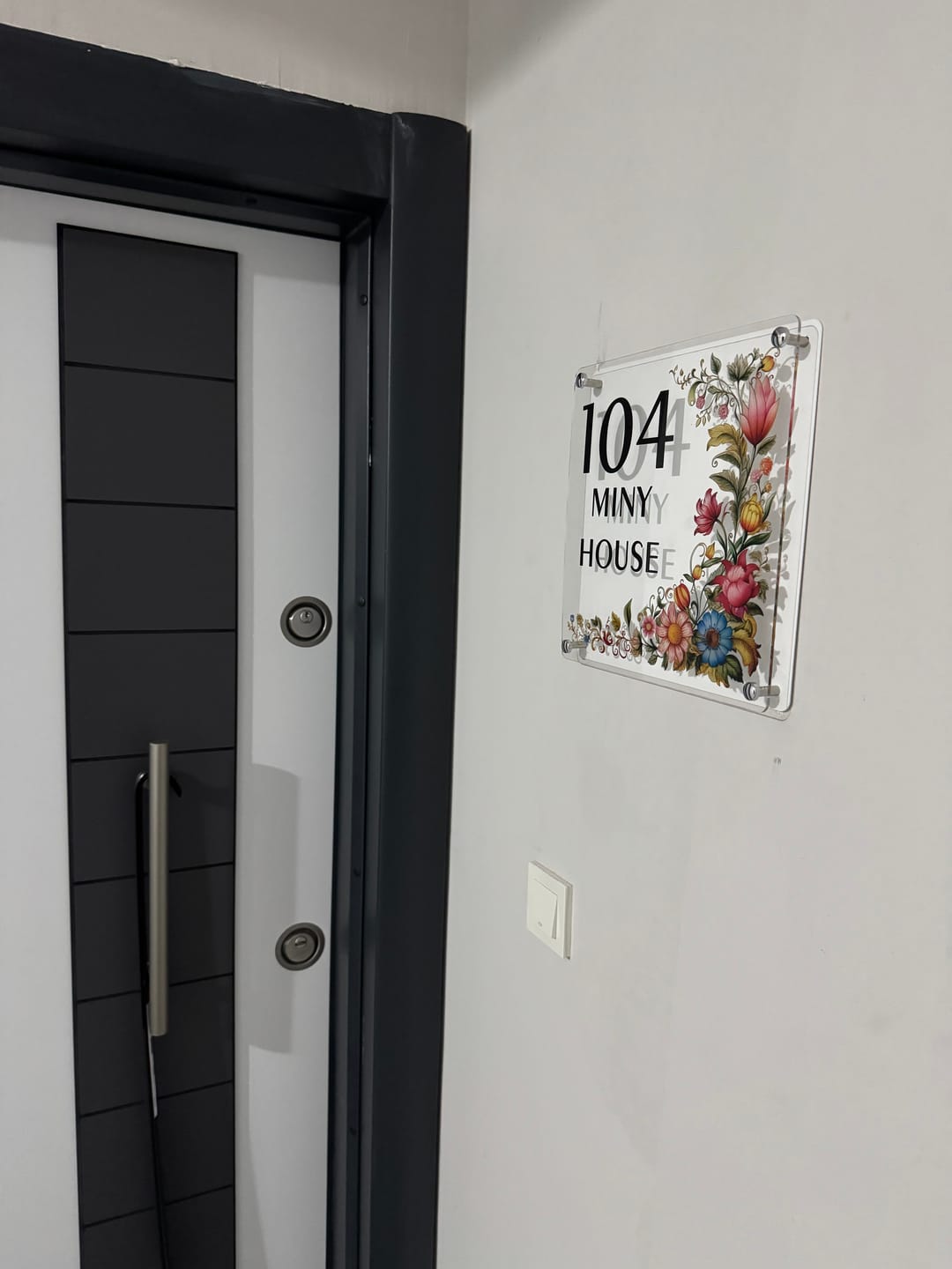 Customer photo review of Çiçek Desenli Zarif Daire Kapı Tabelası