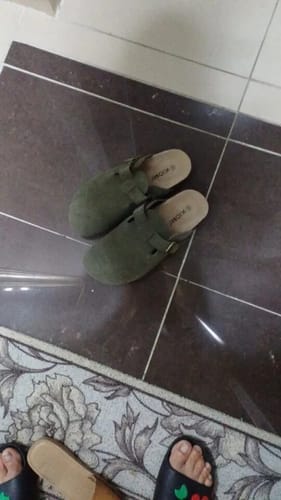 Customer photo review of Unisex Arizona Narrow Smooth Sandals
