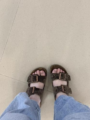 Customer photo review of Unisex Arizona Narrow Smooth Sandals