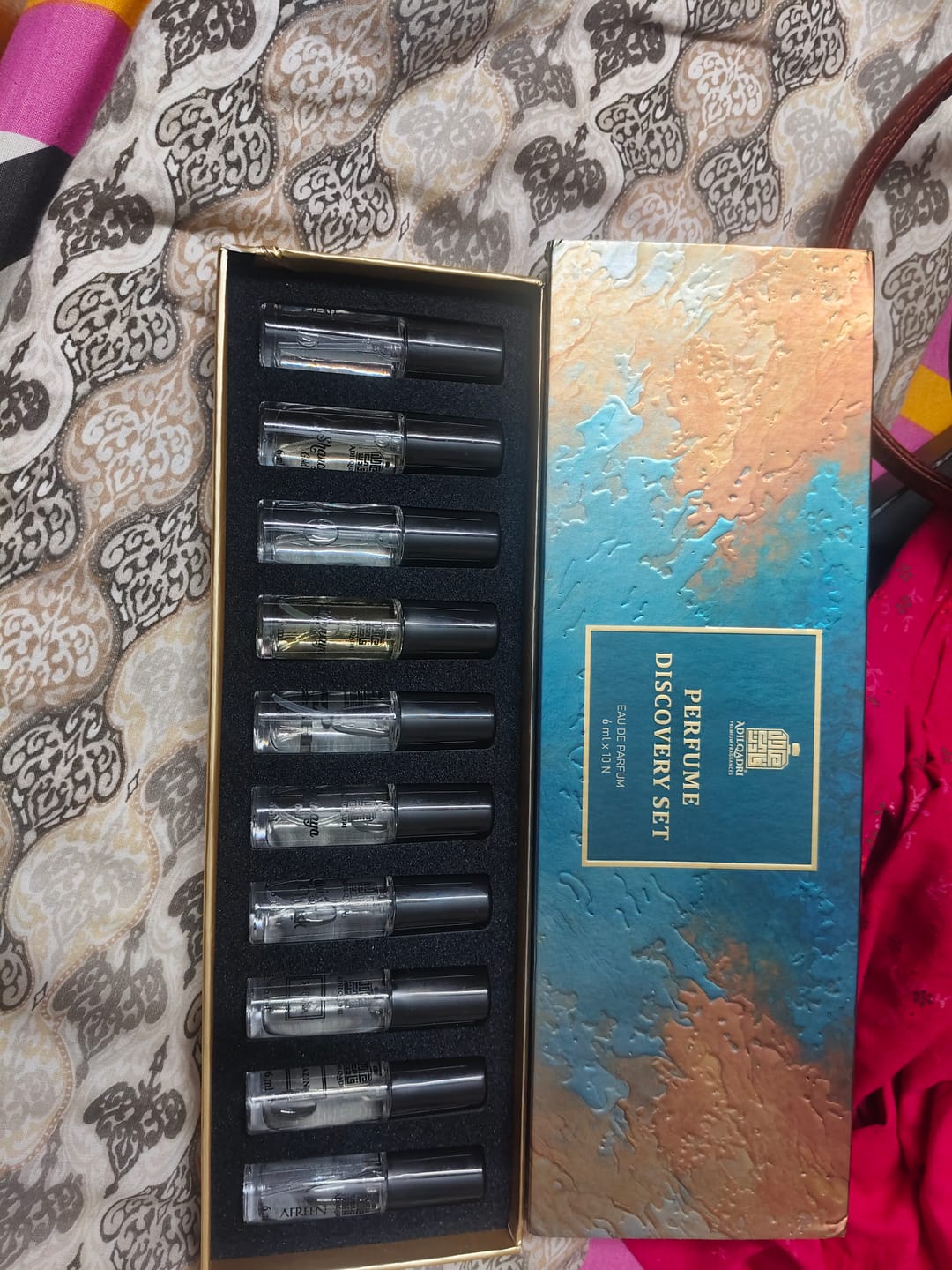 Customer photo review of Perfume Sample Discovery Set – 10 Mini Perfume Sprays (6ml Each)