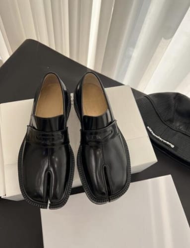 Customer photo review of Tabi loafers