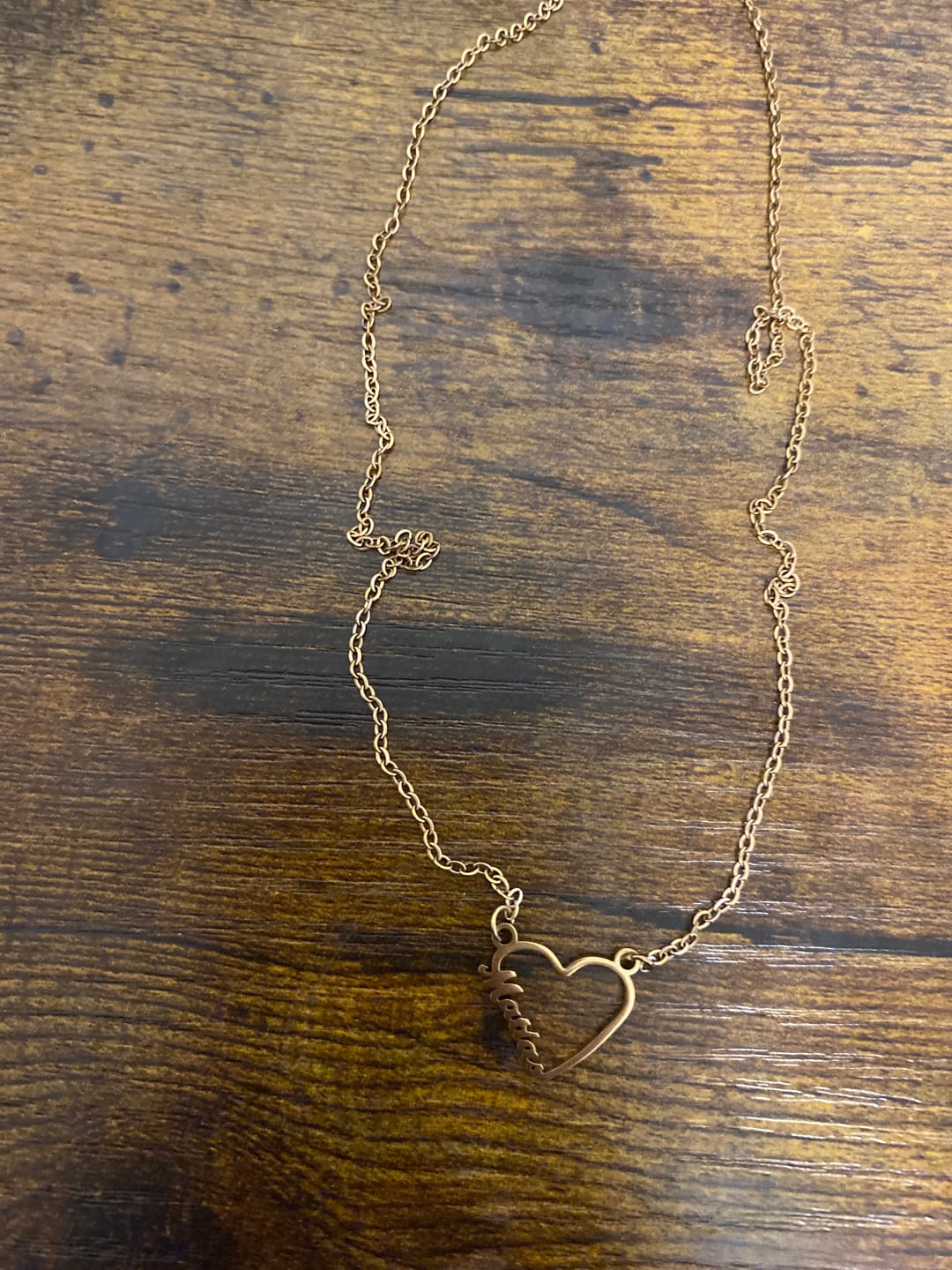 Customer photo review of Collar personalizado con nombre y corazón