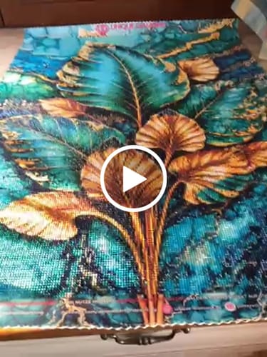 Customer video review of 5D Diamond Painting – Golden Emerald Leaves