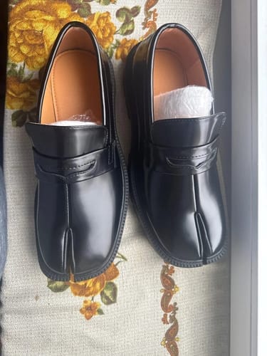 Customer photo review of Tabi loafers