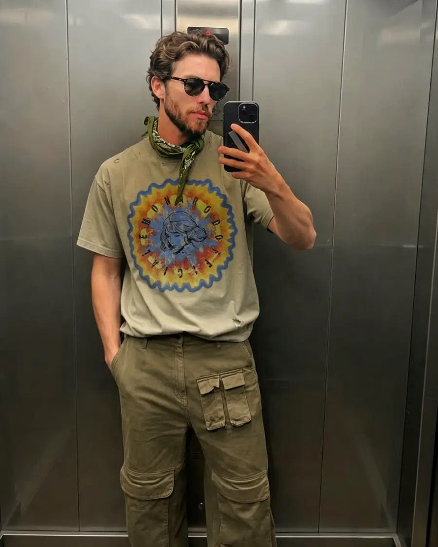 Customer photo review of Vintage Halo Illustration Graphic Tee