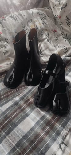 Customer photo review of Tabi loafers