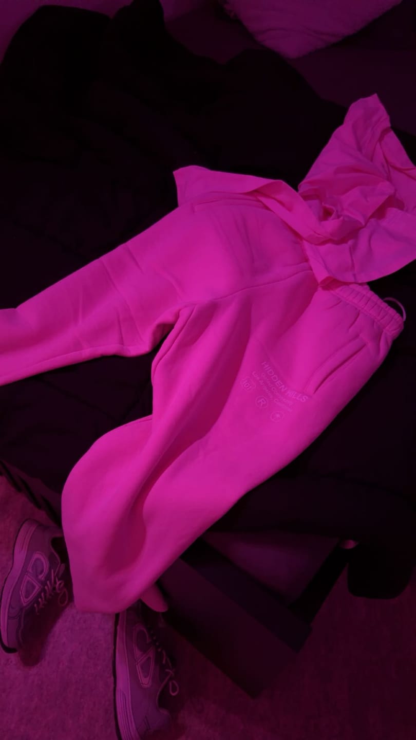 Customer photo review of LABEL STRAIGHT LEG SWEATPANTS LIGHT PINK