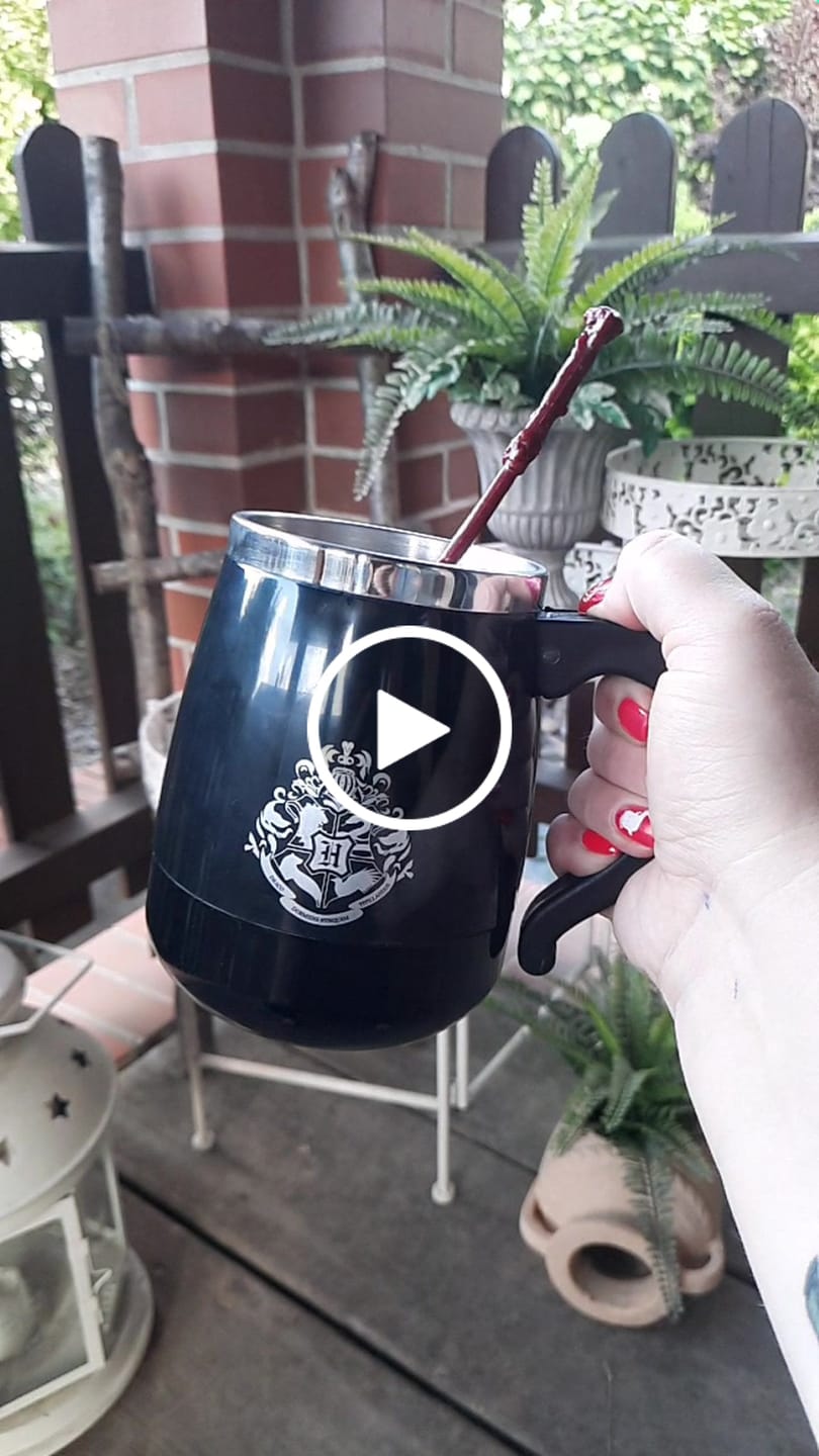 Customer video review of Harry Potter Selbstrührende Tasse – Zauberstab Rührer Hogwarts 350 ml