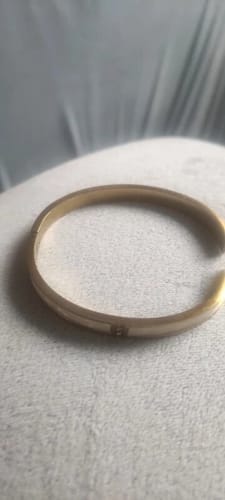 Customer photo review of Tara mother of pearl bangle