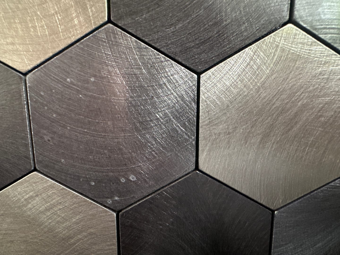 Customer photo review of 10-pk Latte hexagon selvklebende veggfliser