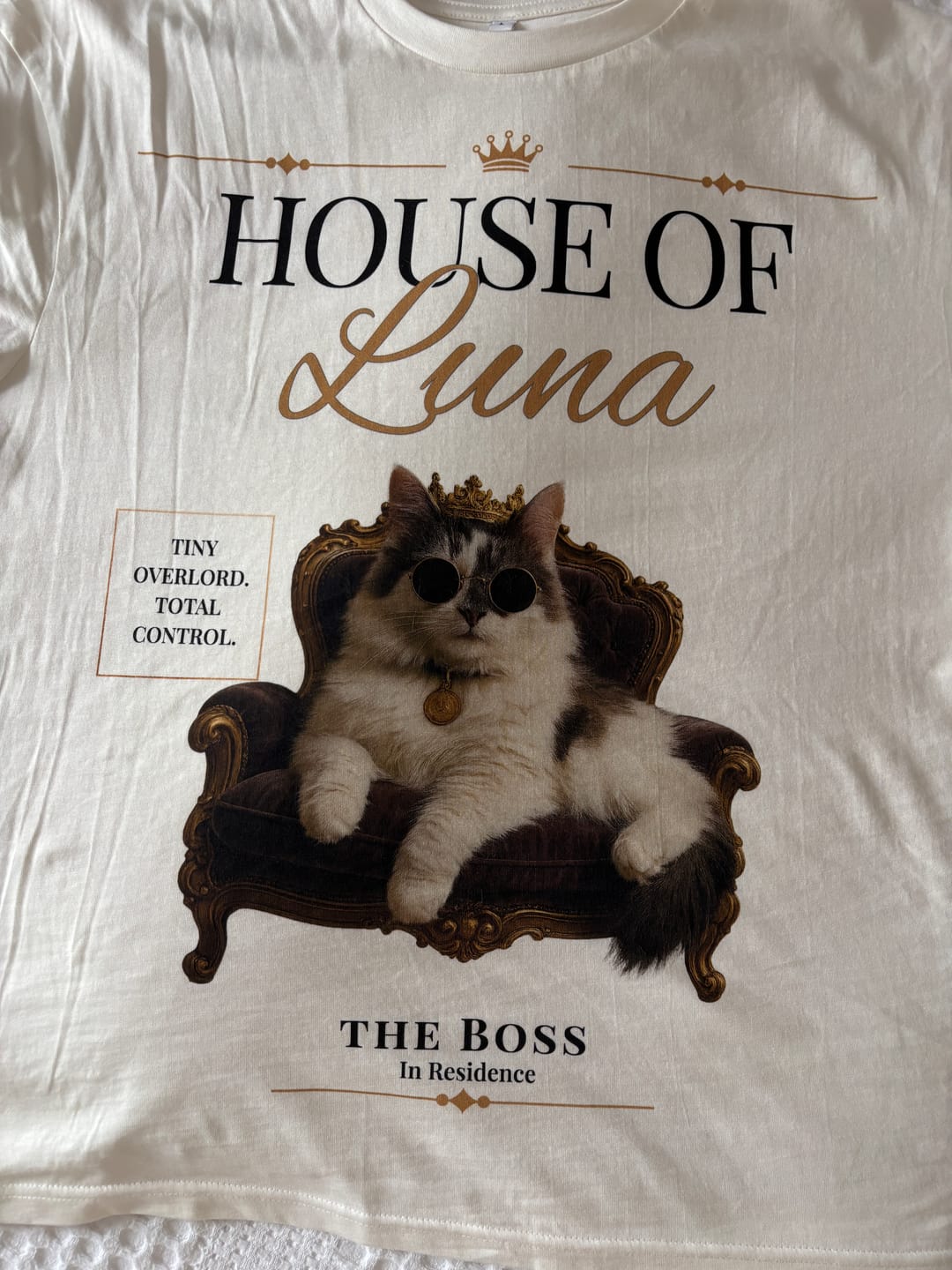 Customer photo review of House of Your Cat T-Shirt – Personalisiertes Shirt mit Foto & Name