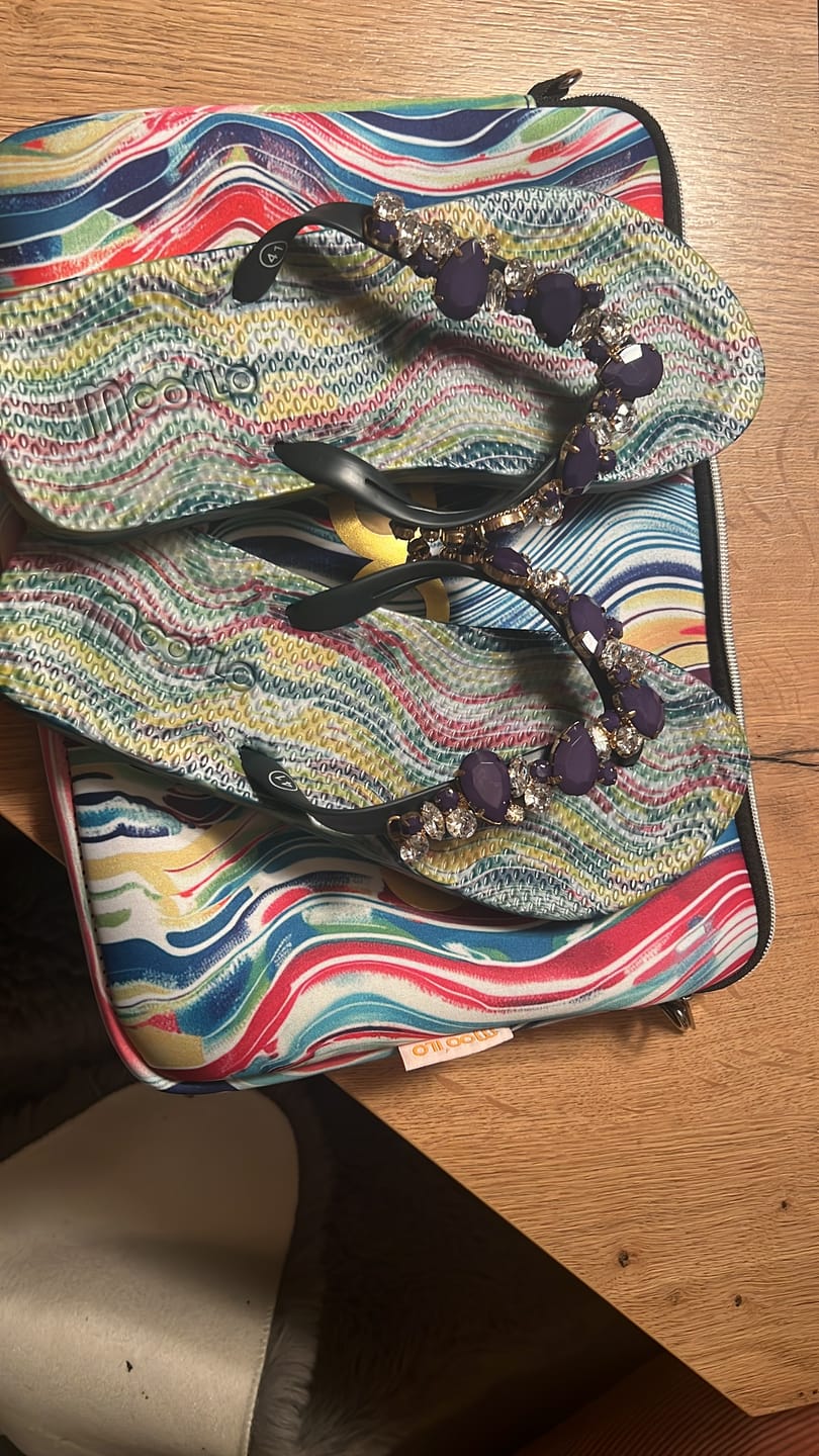Customer photo review of Flip-Flop / Katja - Rainbow / B Ware - Druck kann sich lösen / Schuh wird in einer tollen Laptop Tasche versendet