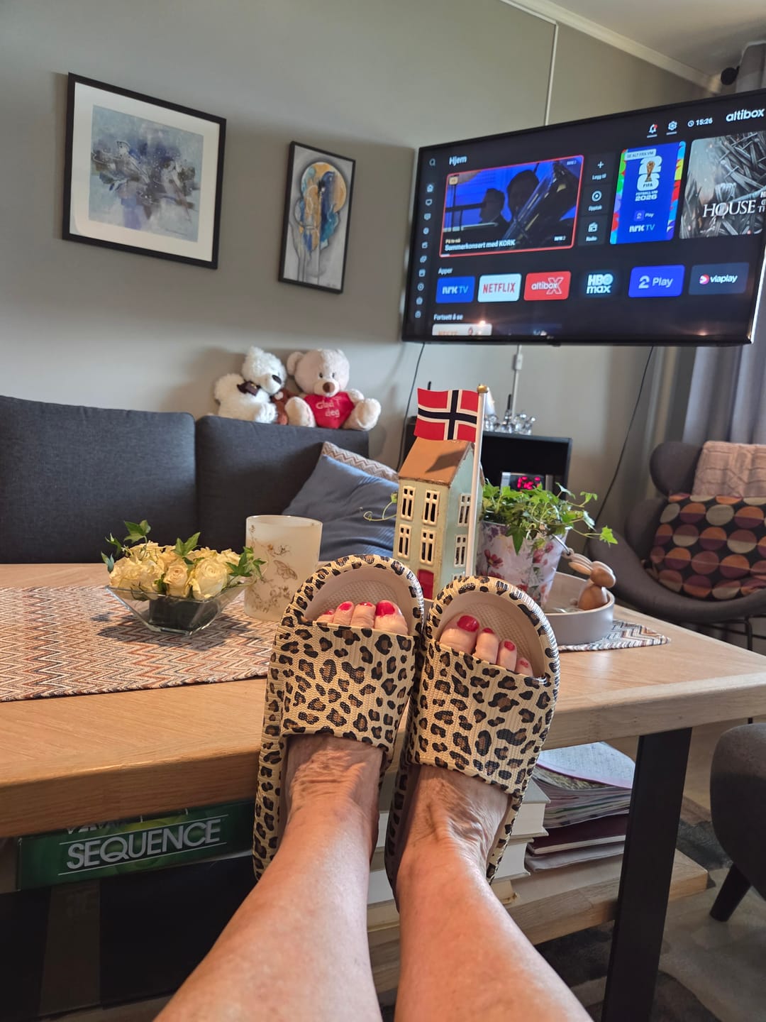 Customer photo review of HappyFlops Limited Editions