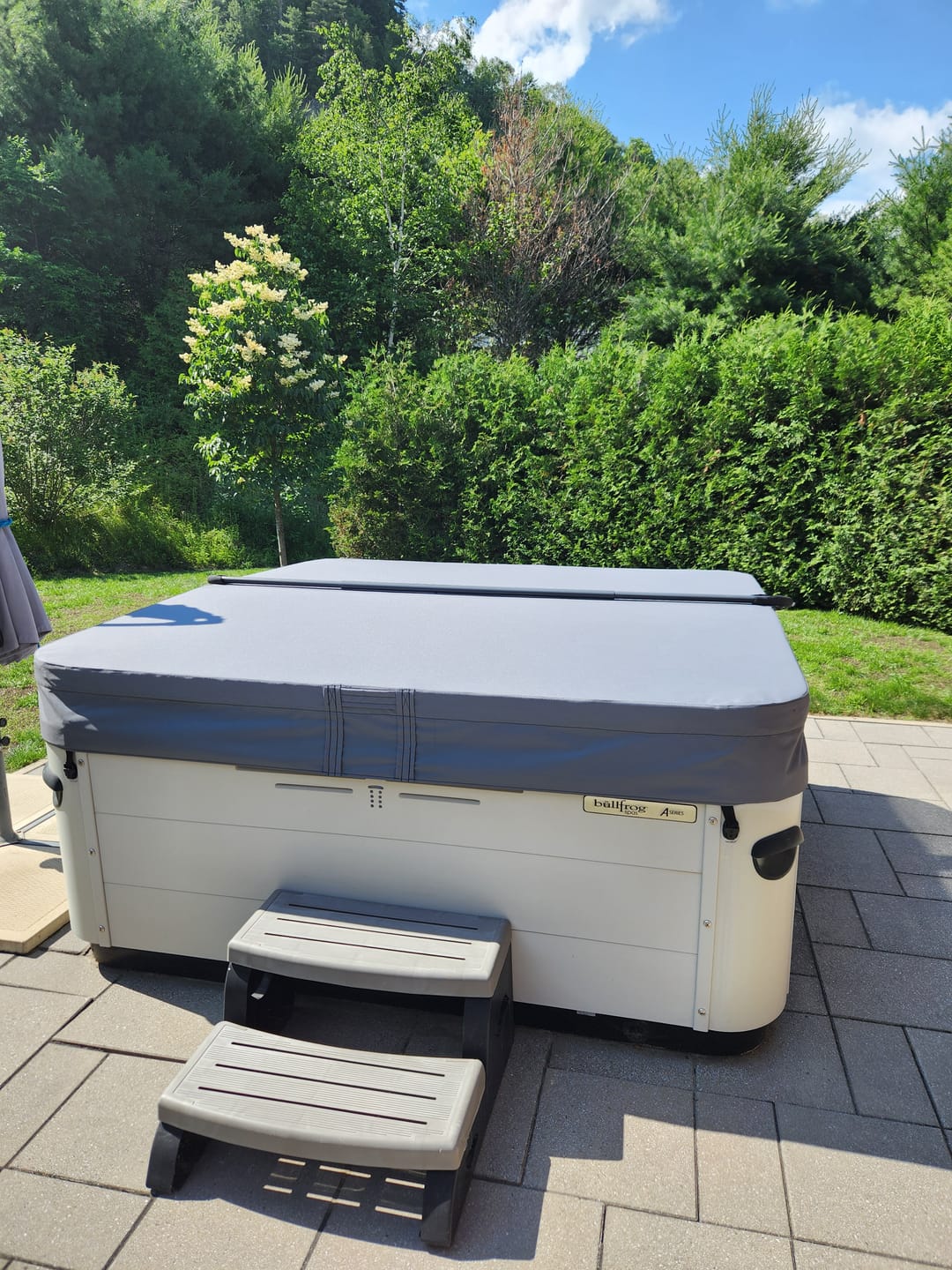 Customer photo review of Bullfrog A7, A7L, A7D, R7, R7L Hot Tub Cover (88" x 88")