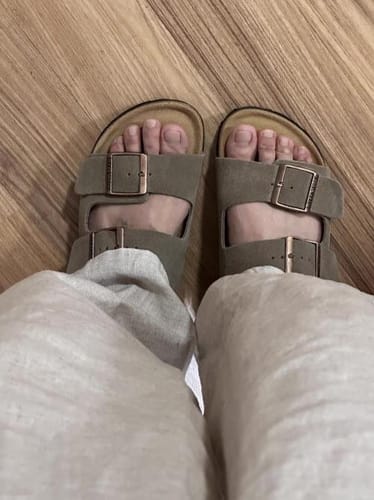 Customer photo review of Unisex Arizona Narrow Smooth Sandals