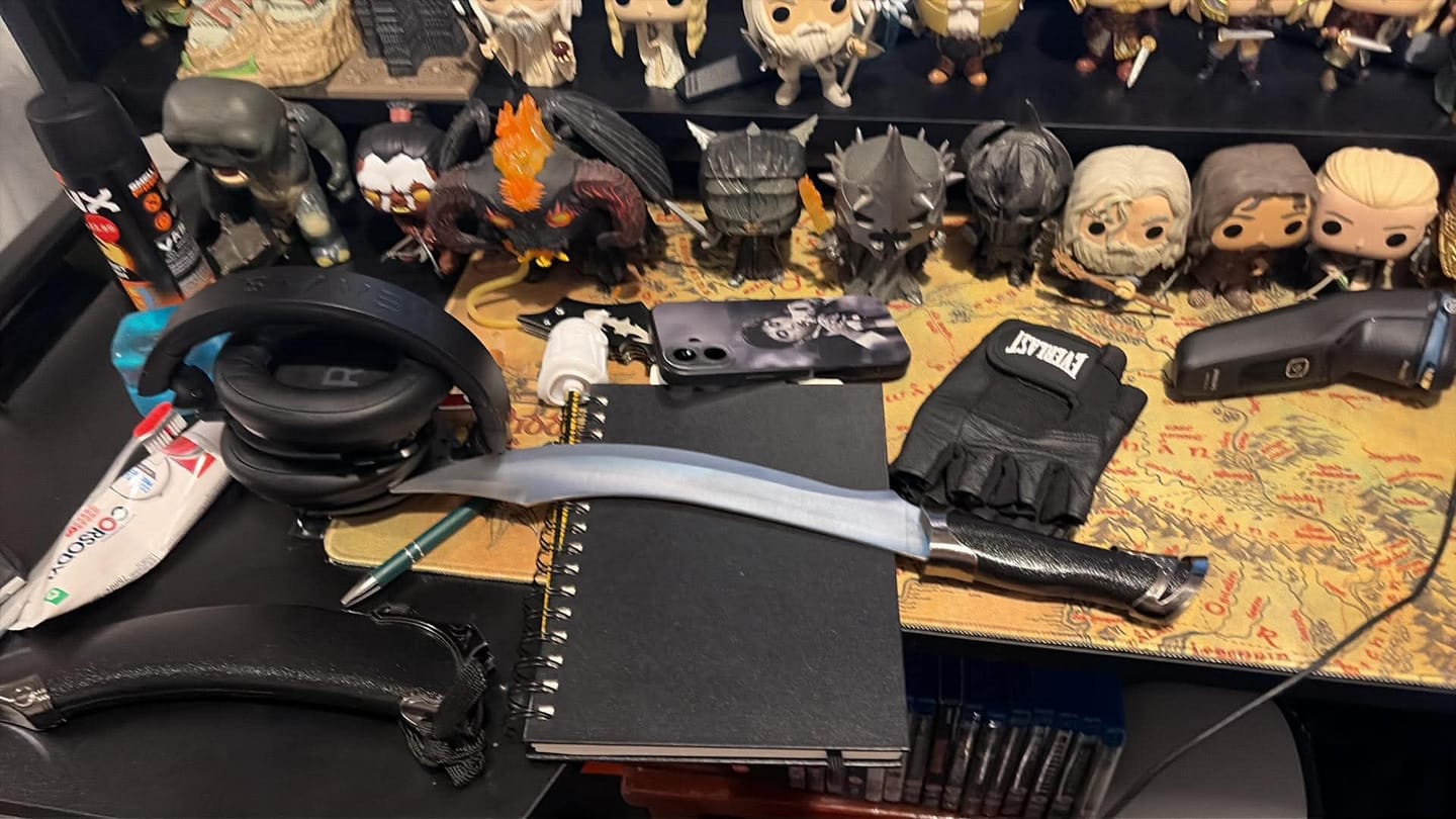 Customer photo review of Aragorn's Angrist Elven Blade (Black)