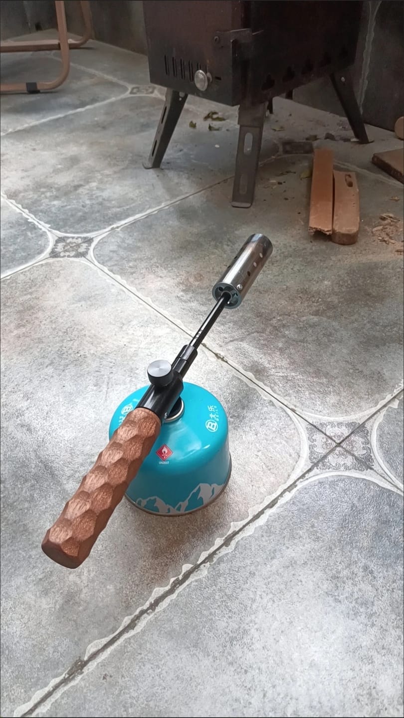 Customer photo review of XYlivingstore Camping Long Flame Igniter – Portable Wooden Handle Gas Burner for BBQ & Outdoor Cooking