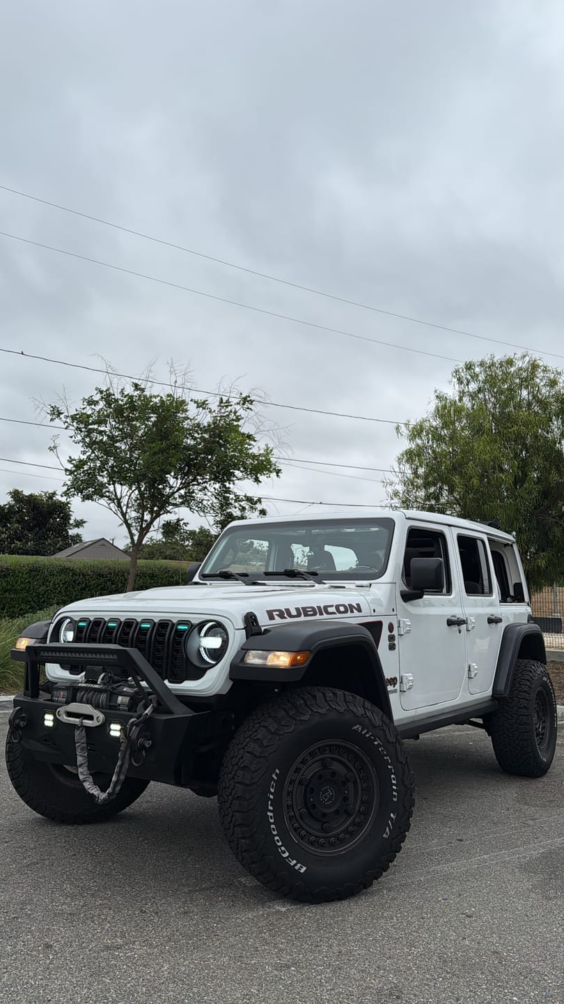 Customer photo review of Blackout Insert Covers fits JL/JT 24+ Grille * Silver Delete