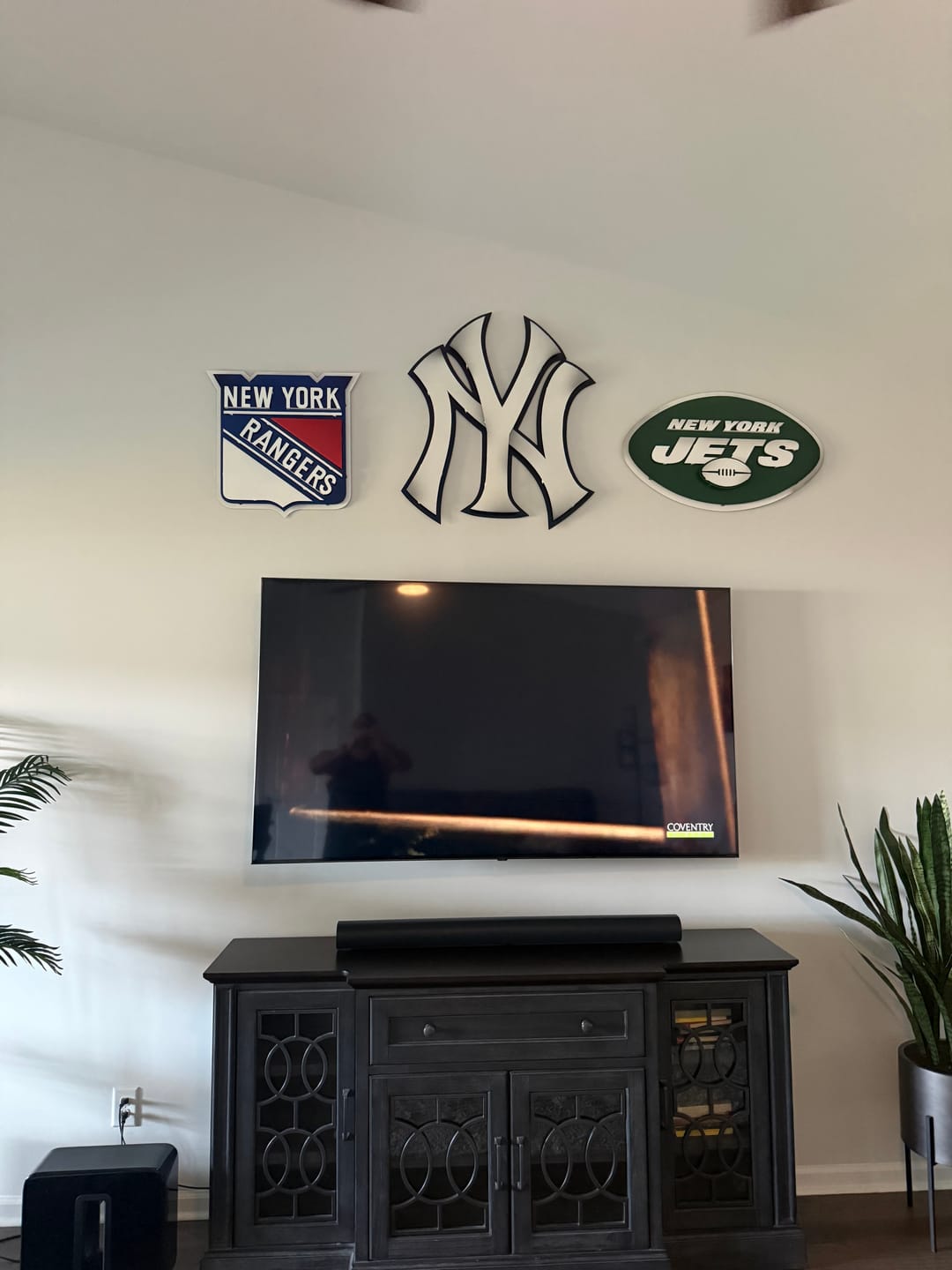 Customer photo review of New York Yankees CRAFT SERIES 3D Embossed Metal Wall Art
