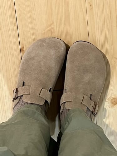 Customer photo review of Unisex Arizona Narrow Smooth Sandals