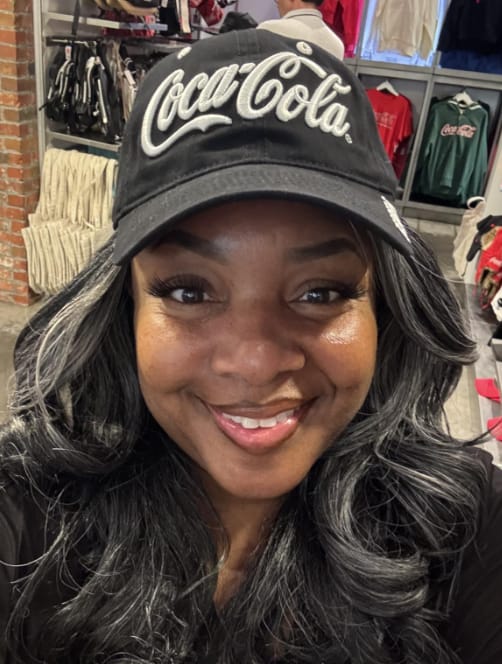 Customer photo review of Luvwin 5x5 Closure Salt & Pepper Loose Wave Glueless Bob Wig