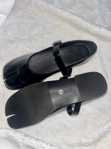 Customer photo review of Tabi loafers