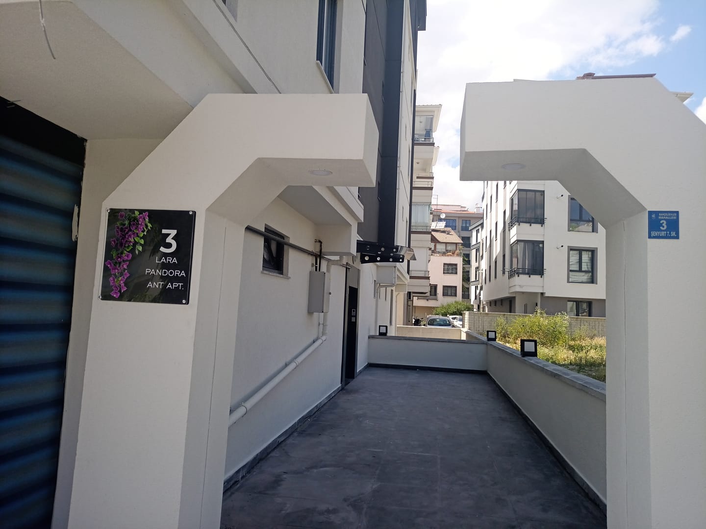 Customer photo review of Kişiye Özel Mor Sarmaşık Çiçekli Kapı İsimliği