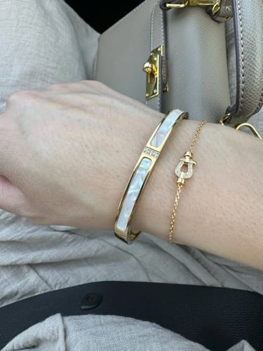 Customer photo review of Tara mother of pearl bangle