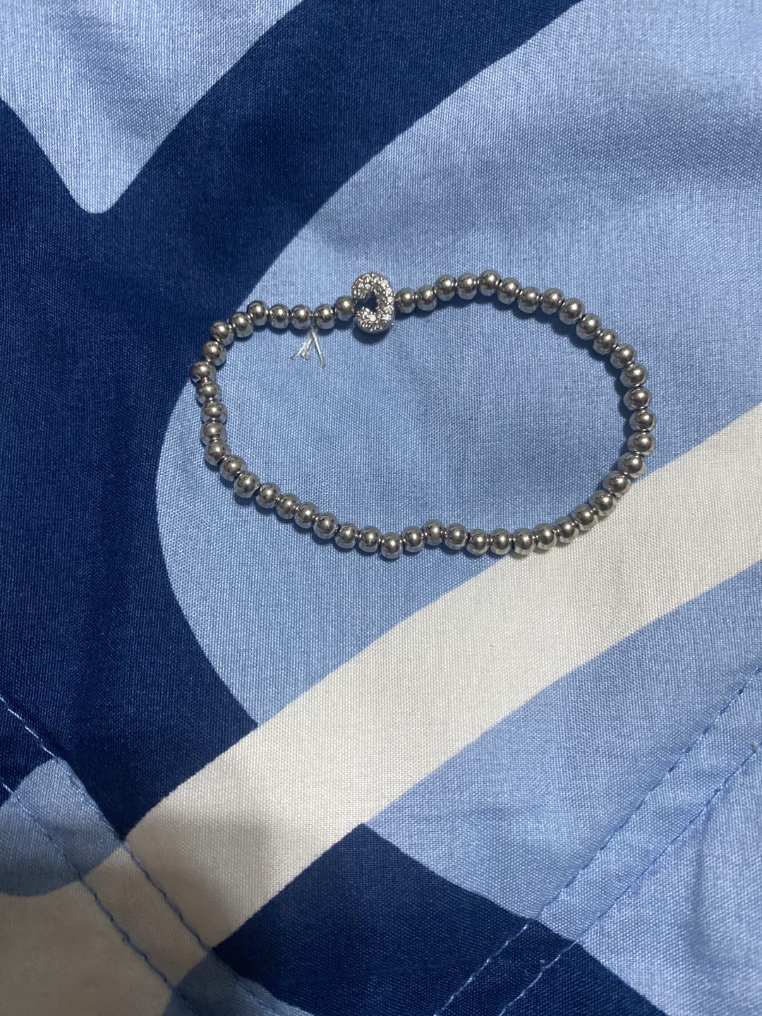Customer photo review of Pulsera Plateada Con Inicial Mini Bubble Zirconia