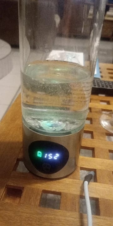 Customer photo review of ELEMENT P Hydrogen Water Bottle