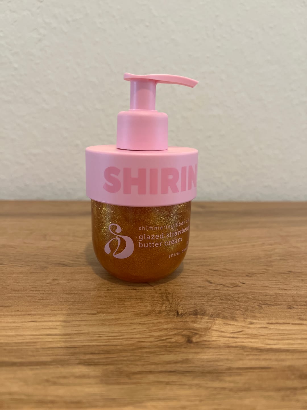 Customer photo review of Shimmering Body Oil Glazed Strawberry Butter Cream