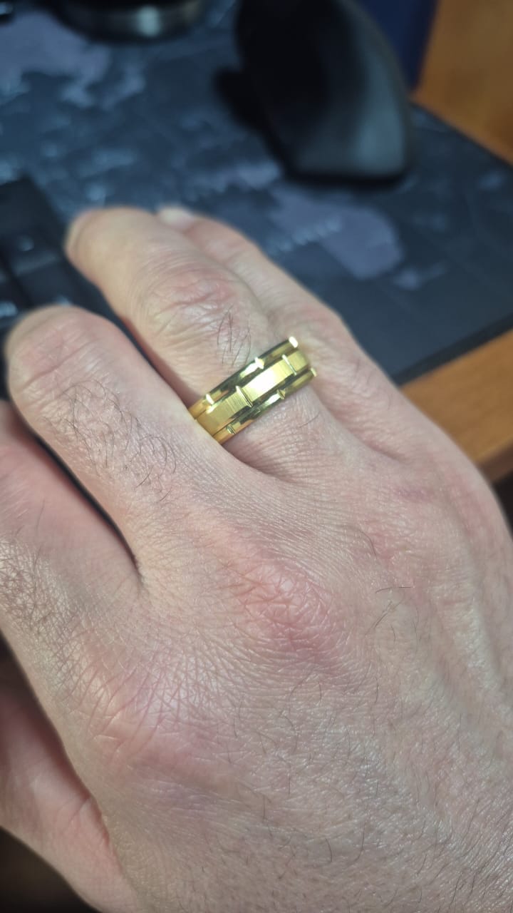 Customer photo review of Anillo Blaze Gold Carburo de Tungsteno