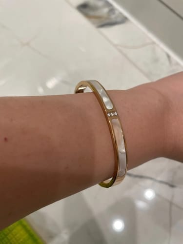 Customer photo review of Tara mother of pearl bangle