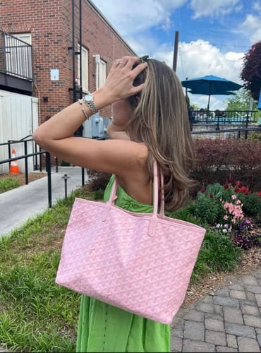 Customer photo review of Vivara Signature Carryall