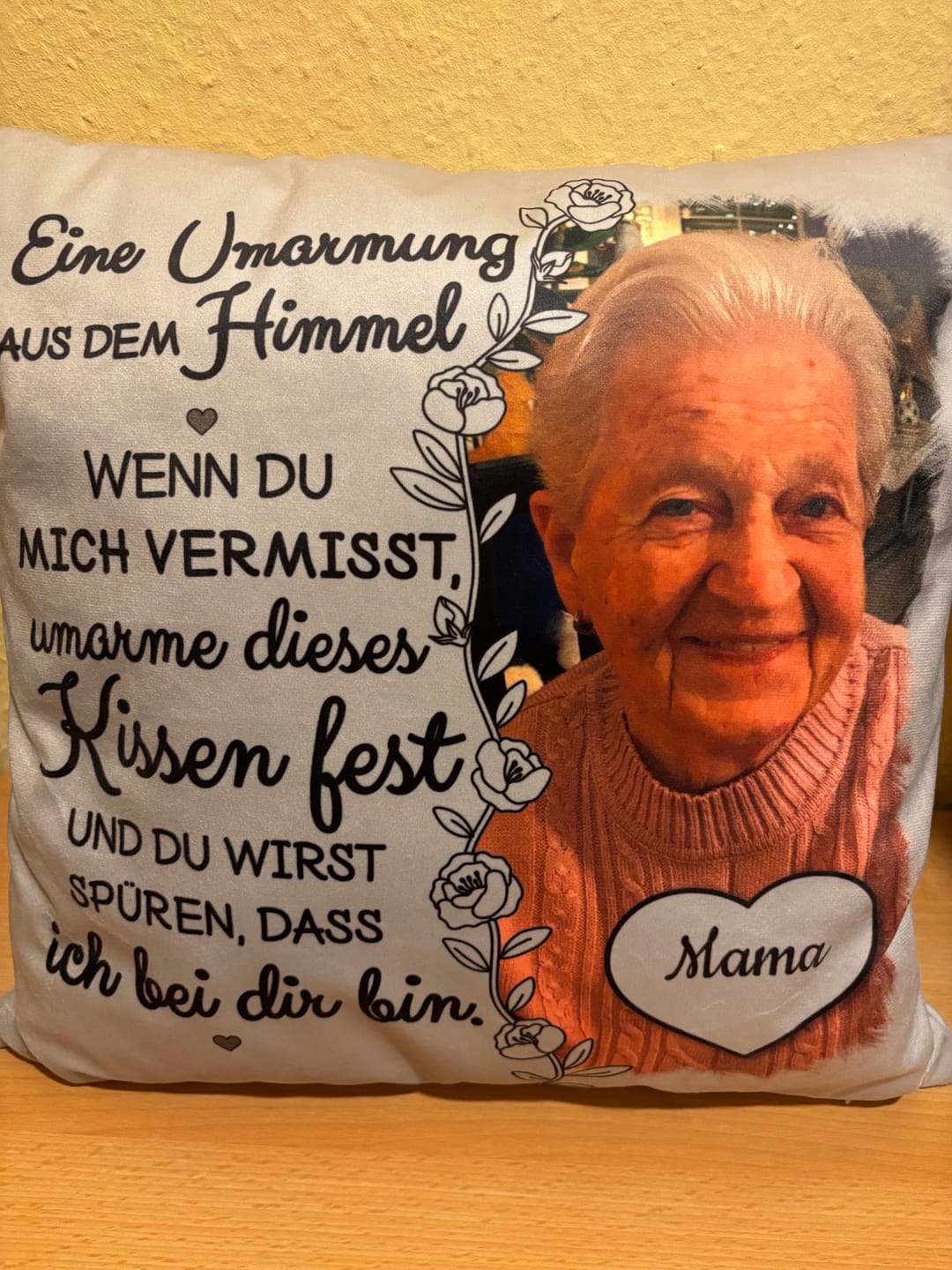 Customer photo review of Eine Umarmung - Personalisiertes Kissen
