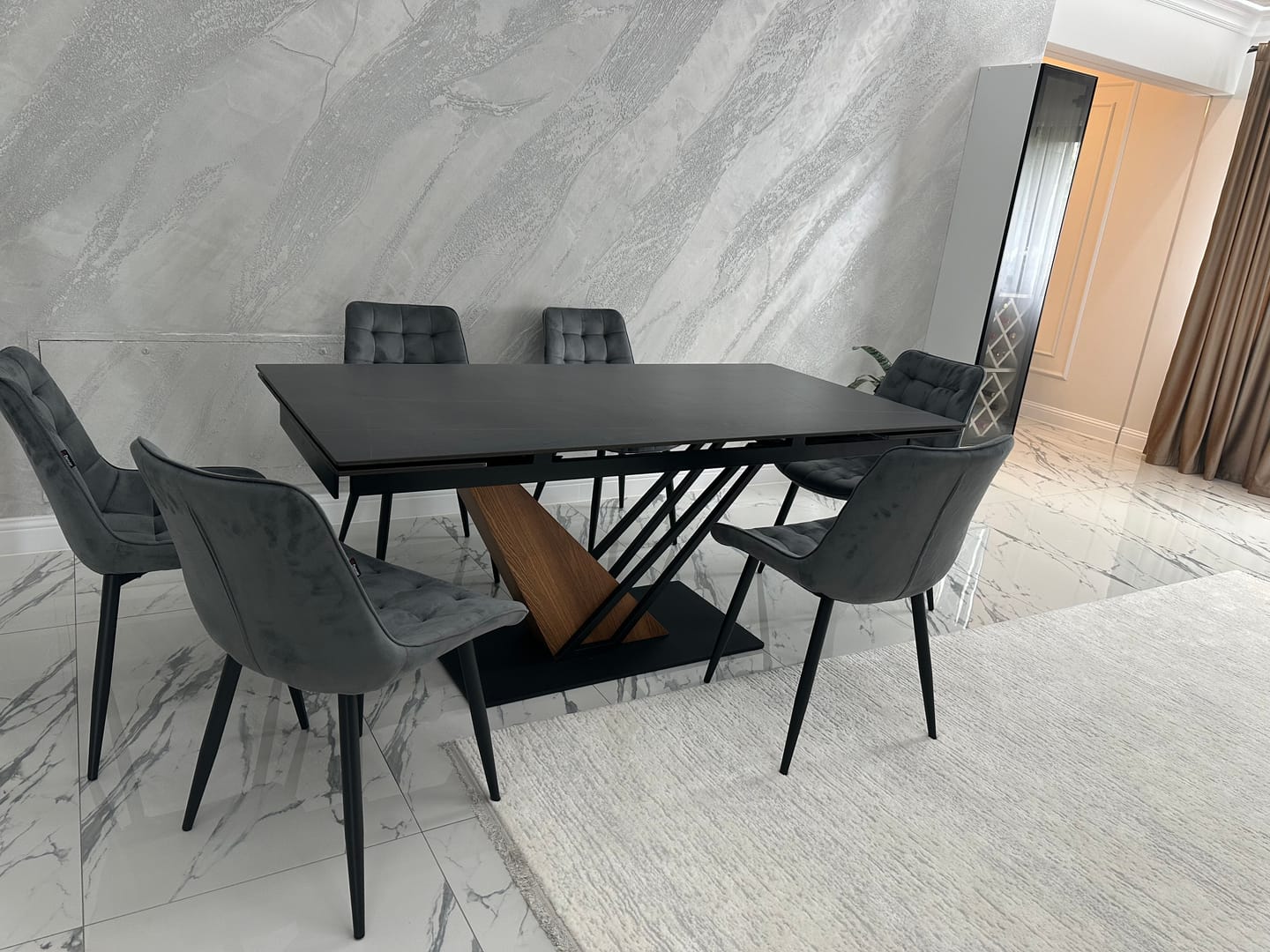Customer photo review of Masa extensibila moderna GENESIS, negru/stejar, 180/240x90x76 cm